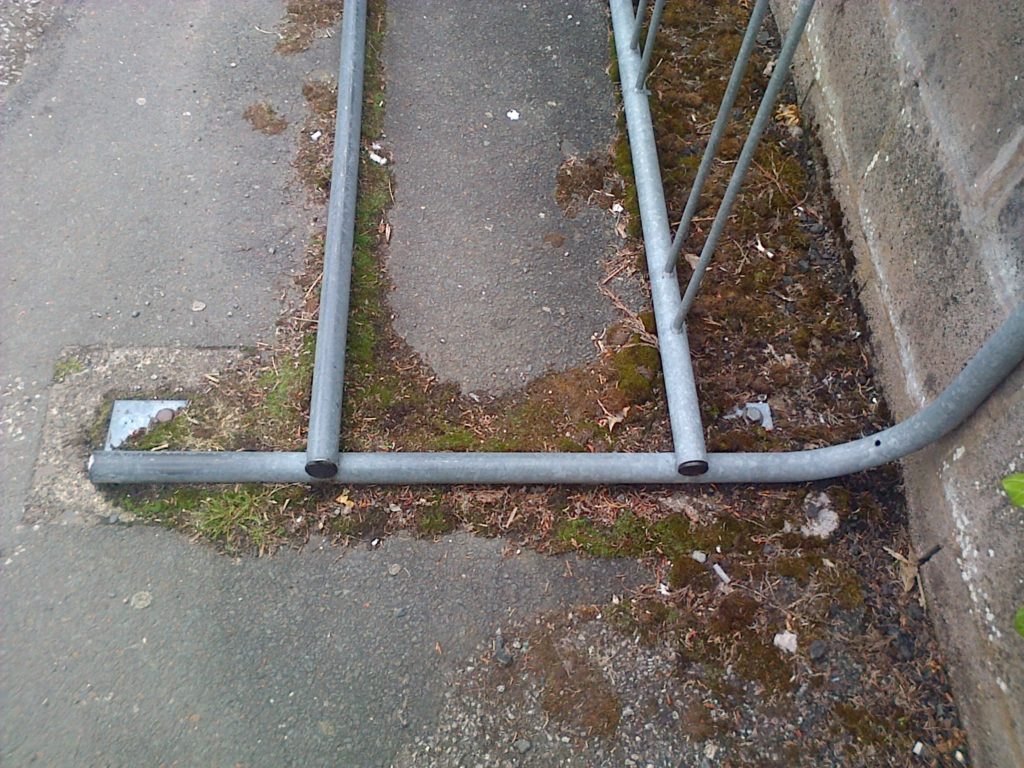 festgeschraubter Fahrradständer