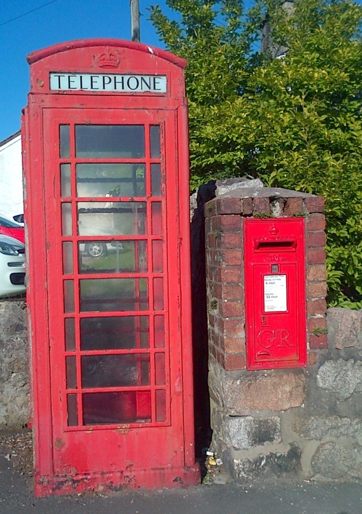 Briefkasten & Telefonzelle